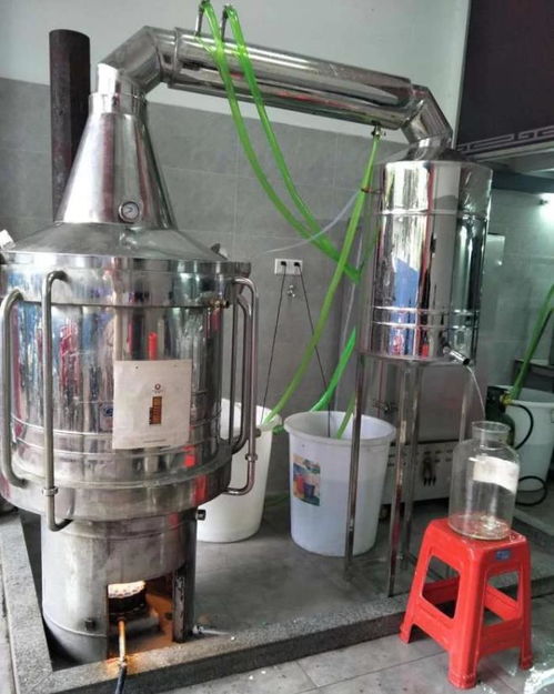 對比傳統(tǒng)釀酒設(shè)備,唐三鏡釀酒設(shè)備是如何確保產(chǎn)量和提升質(zhì)量